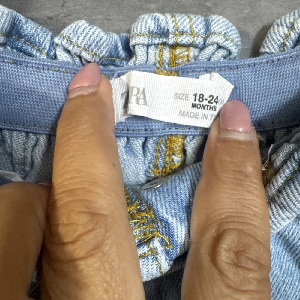 Zara light-wash kids' denim jeans Paper Bag Waist Distressed 18-24m Button Fly